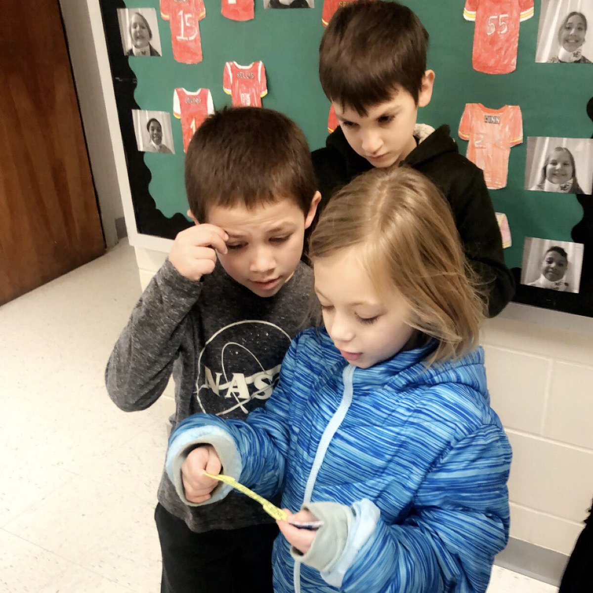 s_d_mclaughlin's tweet photo. As we finish our dinosaur theme for the month, our KS friends raced to complete a scavenger hunt. After finding the clues around the school they were challenged to spell the word “Tyrannosaurus.” 🦖🤯 @Mill_Creek_ISD @ISDKidsSafari @taylor_ancell @BrittanyCaspe17 #isdstrong https://t.co/BprWzqe6iy
