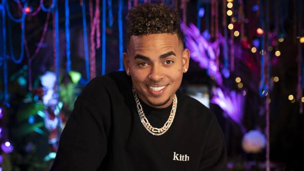 Sus raíces dominicanas. 

Ozuna escogió el país donde nacieron sus padres para abrir su gira, y esto, por el inmenso apego que tiene por la cultura criolla. “Me crié en Puerto Rico, pero todas las costumbres y entorno eran dominicanos” OZUNA.