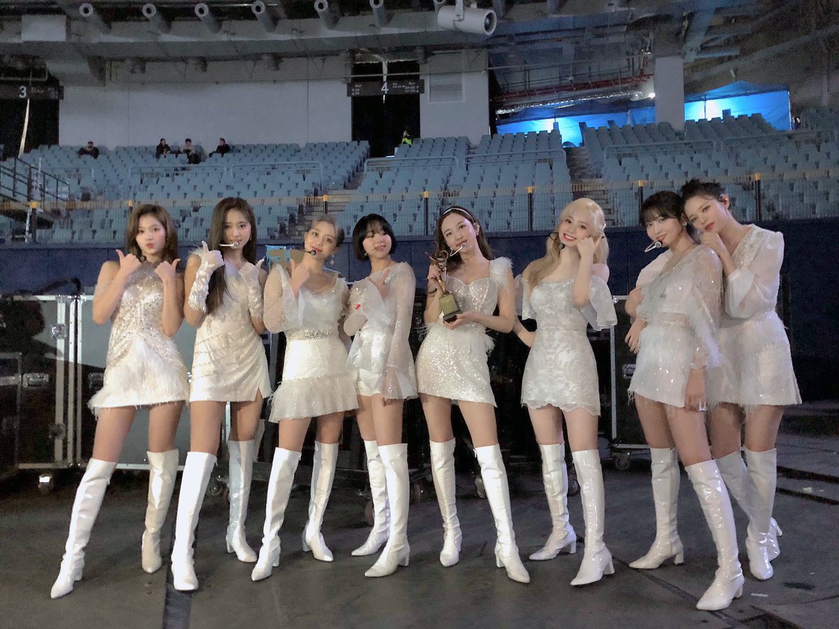 JYPETWICE's tweet photo. 제29회 하이원 서울가요대상

🏆본상

항상 함께해준 우리 원스!
올해도 원스를 위한 빛이 되어줄게요✨ 소중한 본상 고마워요💖

#ONCE #원스 #TWICE #트와이스 https://t.co/ANDXFINPlT