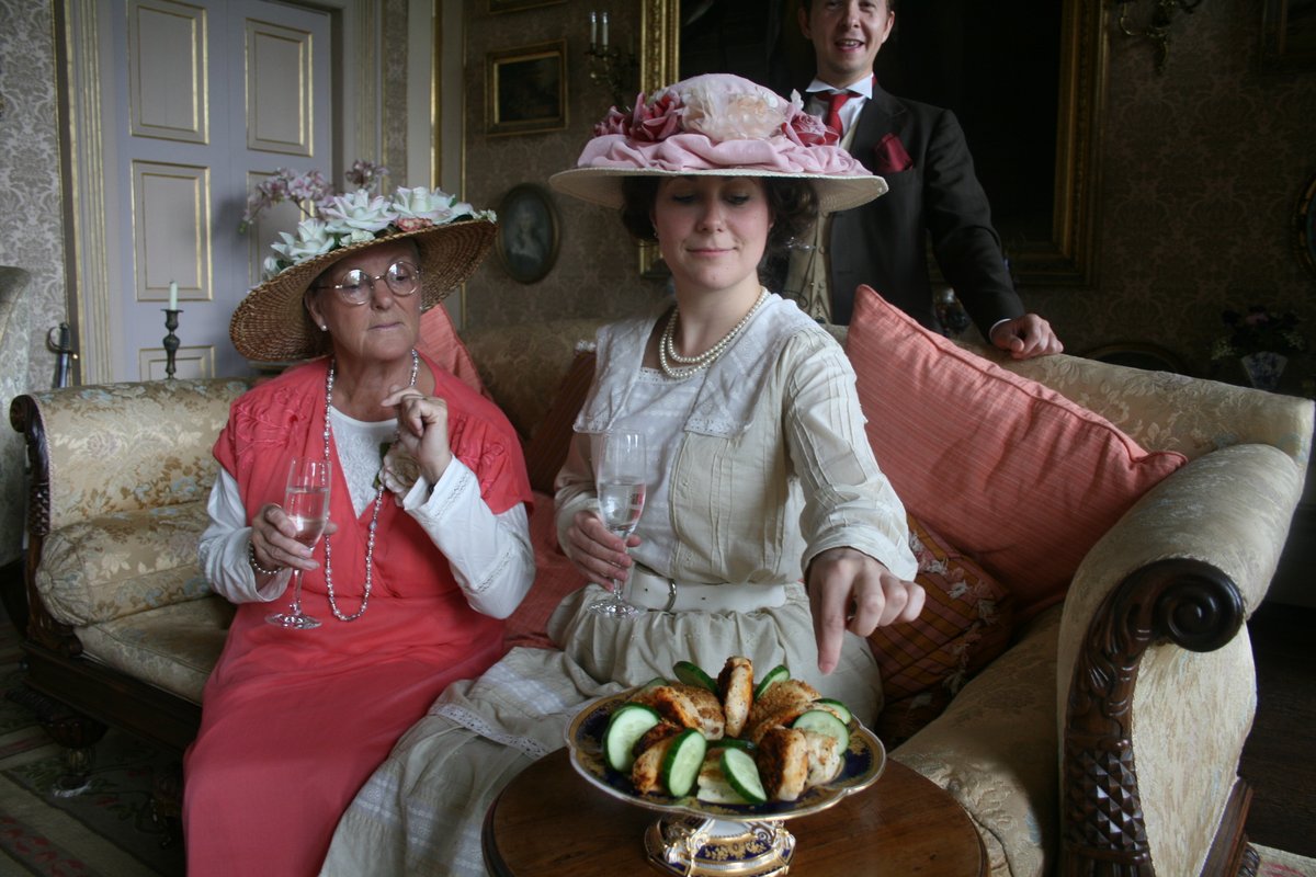 The Edwardians have spotted something tasty!

Bookings are now open for our very special Edwardian Country House event. The menu and other details can be found on our Facebook page. 

#chillingtonhall #enjoystaffordshire #edwardian #history #LivingHistory #cosplay