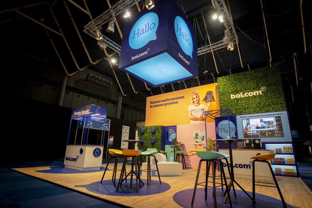 New Identity, new booth! Hallo Bol.com! Standconcept, design en realisatie door Merkenbaar op de #webwinkelvakdagen in de Jaarbeurs in Utrecht.
