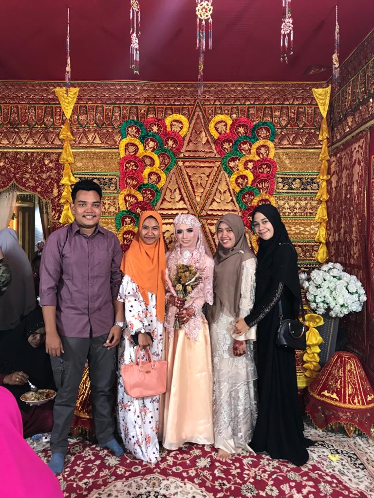 Pratiwi175's tweet photo. Icaku.. Selamat menempuh hidup baru yakk, doakan kmi biar segera menyusul wkwk aamiin.. https://t.co/mPxF68QMSe