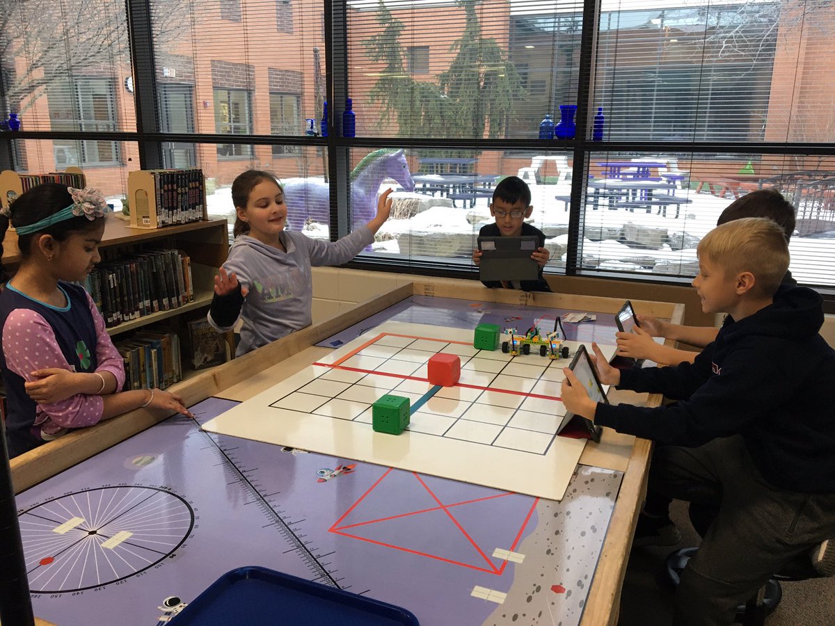 EdenMosoff's tweet photo. On to #figure8s! So proud of @MrsFasanosClass today, they came in and #crushedit on the #collaborationchallenge with @LEGO_Education #wedo ! Great job teams! @BarbaraRose220 https://t.co/u4jgswKmrz