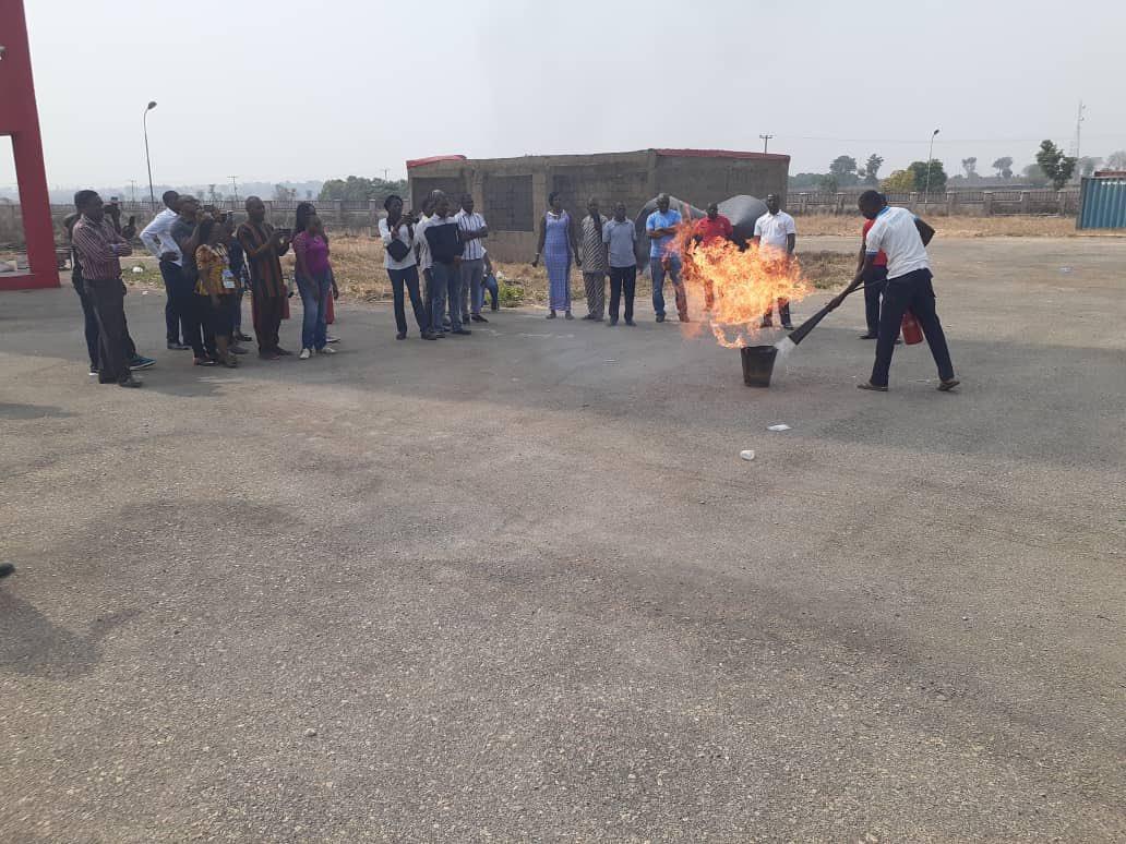 IHVNigeria's tweet image. #SafetyFirst Our staff participated in a pioneer 3 day training for #FireWardens at Fire Service Academy, Sheda. The class &amp;amp; practical sessions built the capacity of trainees to take preventive &amp;amp; protective measures for fire, health &amp;amp; environmental safety @SFHNigeria @Fedfireng