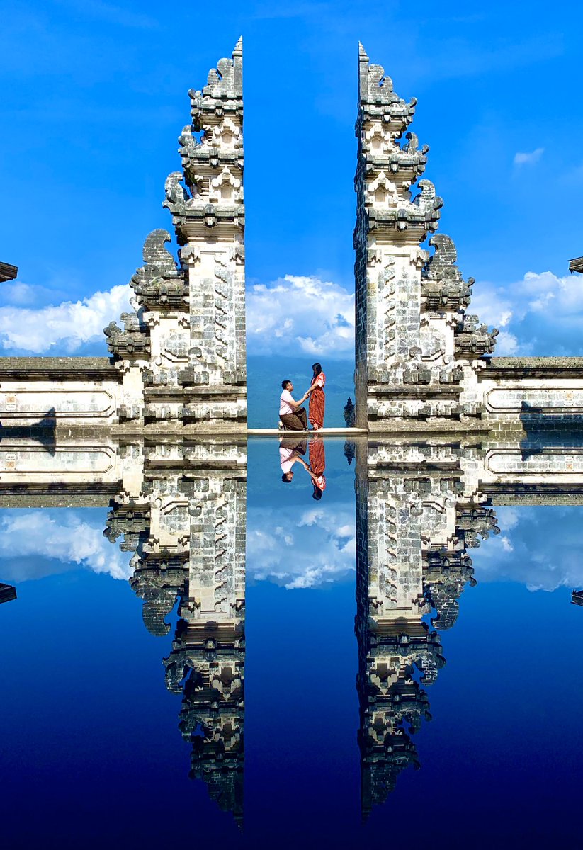 patrickmelecio's tweet photo. Gateway To Heaven. 🙏
.
.
#bali #lempuyangtemple #gatewaytoheaven #travel #traveller #wanderlust #photographyiphone https://t.co/FKFCalh8jj