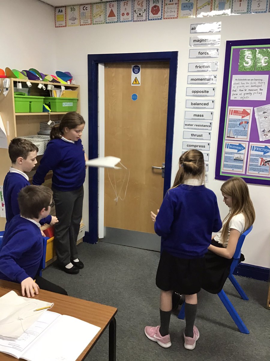 EPAEaglesY5's tweet photo. @EstcourtPrimary Eagles have had fun in #epascience creating the best parachute, each group changed a different variable to see what caused the greatest air resistance. https://t.co/OCeAfkBjqY