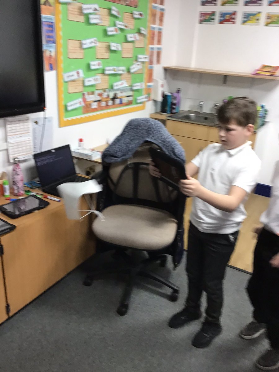 EPAEaglesY5's tweet photo. @EstcourtPrimary Eagles have had fun in #epascience creating the best parachute, each group changed a different variable to see what caused the greatest air resistance. https://t.co/OCeAfkBjqY
