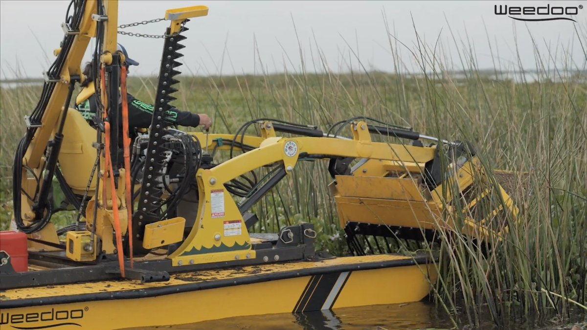 WeedooWorkboat's tweet photo. 'Impossible to reach', as it turns out, is not impossible to reach! 🚤💪
.
#ImpossibleToReach #PondAlgaeCleanup #DredgingMachines #PondWeedRemoval #CopperStopper #WeedRemoval #NaySprayer #WorkBoats #WorkSmart #Thursday #Waterway #Workboat #Fishing #Hunting #Compact #Weedoo #Boat https://t.co/0OAu0gnW1g