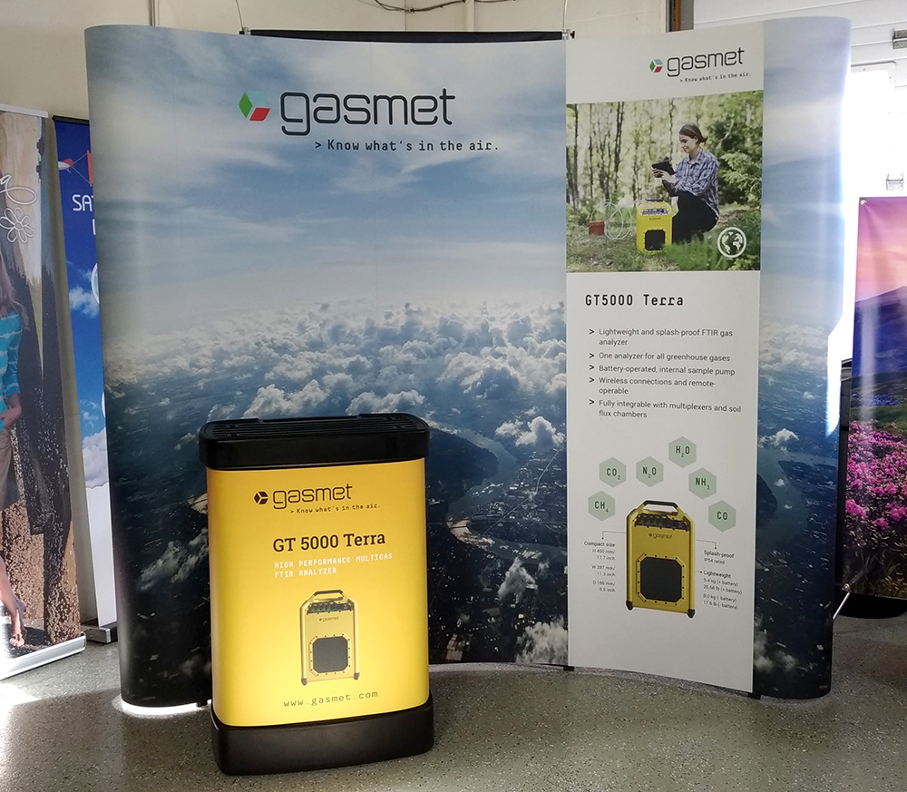 Here's a #tradeshowdisplay we printed for a client that needed a way to show a variety of info for different shows. One panel changes based on the show, but the rest stay the same. Smart!