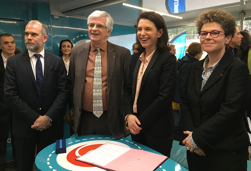 acnantes's tweet photo. Visite du salon #Formasarthe et signature de la convention État-Région sur l'information avec #RecteurWilliamMarois et @C_MORANCAIS https://t.co/w8b7O6RFBn