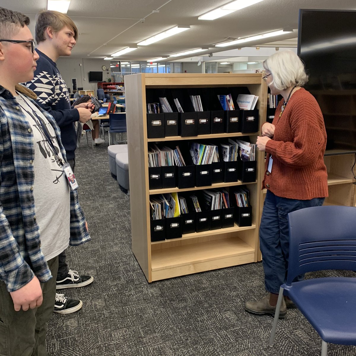 ahscougarmc's tweet photo. Two exciting updates: We have lots of FREE BOOKS for y’all (Ms. Monson’s #ProStart students came over today for books and older magazines), and Luna’s studying for the SAT using one of the discarded books #learningtoread #learningtomath 📚 📖🐰💗 #theAHSway #theACSway #bookbunny https://t.co/IYrzpMlyNB