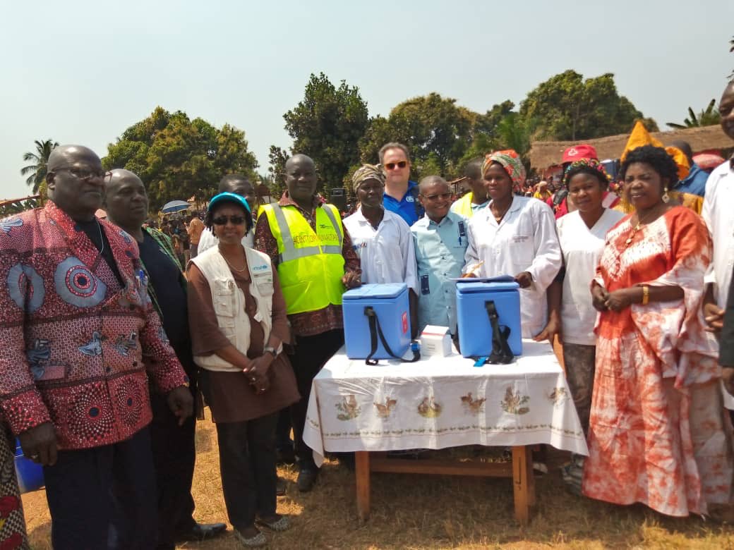 OMSCentrafrique's tweet photo. Ce jeune homme témoigne comment la #polio a impacté sa vie. Ses parents ne voulaient pas le vacciner. Pour éviter ceci le @MSPCentrafrique a lancé une campagne de #vaccination pour près de 400 000 enfants < 5 ans à #Berberati #Centrafrique @OMSCentrafrique @UNICEF_CAR #EndPolio https://t.co/EDPmb4HYWN