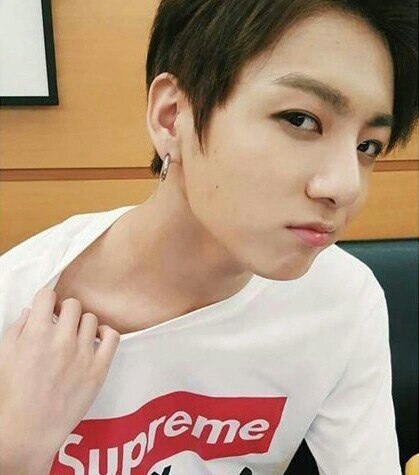 kook_kokky's tweet photo. Нет, ну он меня совращает ведь 🤪😊🧐
#JK #jungkookforever https://t.co/1mSo4HHsBh