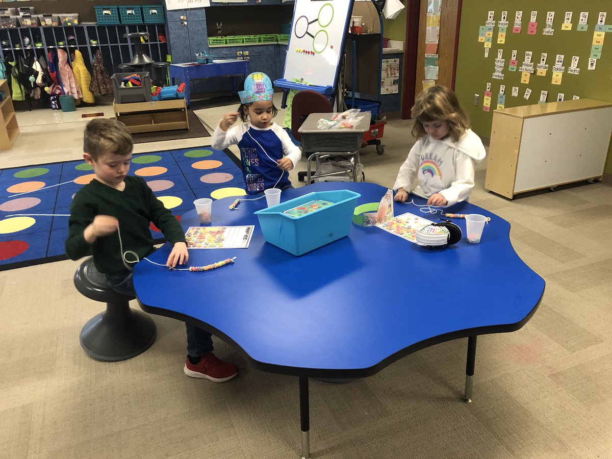 HeusnerKdg's tweet photo. Celebrating the 100th day of school by making fruit loop necklaces https://t.co/E41wlo3SIH