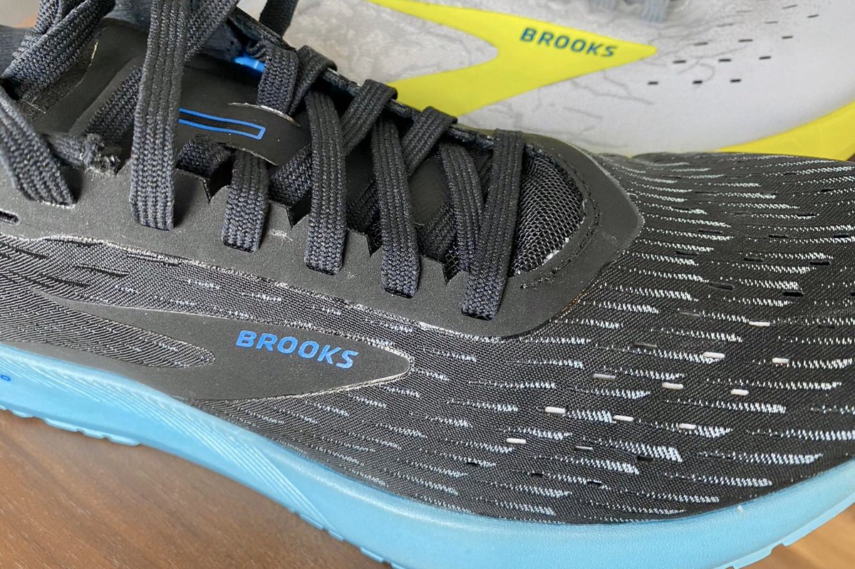 EnduranceShopLB's tweet photo. Laquelle se ces nouvelles chaussures de #brooksrunning a la plaque de carbone dans la semelle ? Réponse sur le blog #sauvages : https://t.co/HDINfSn5vL https://t.co/ieLg0Wwhdu