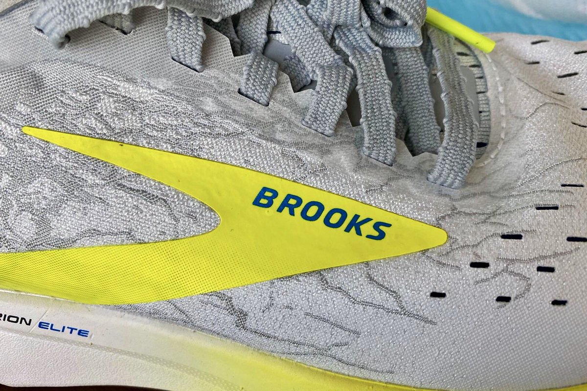 EnduranceShopLB's tweet photo. Laquelle se ces nouvelles chaussures de #brooksrunning a la plaque de carbone dans la semelle ? Réponse sur le blog #sauvages : https://t.co/HDINfSn5vL https://t.co/ieLg0Wwhdu
