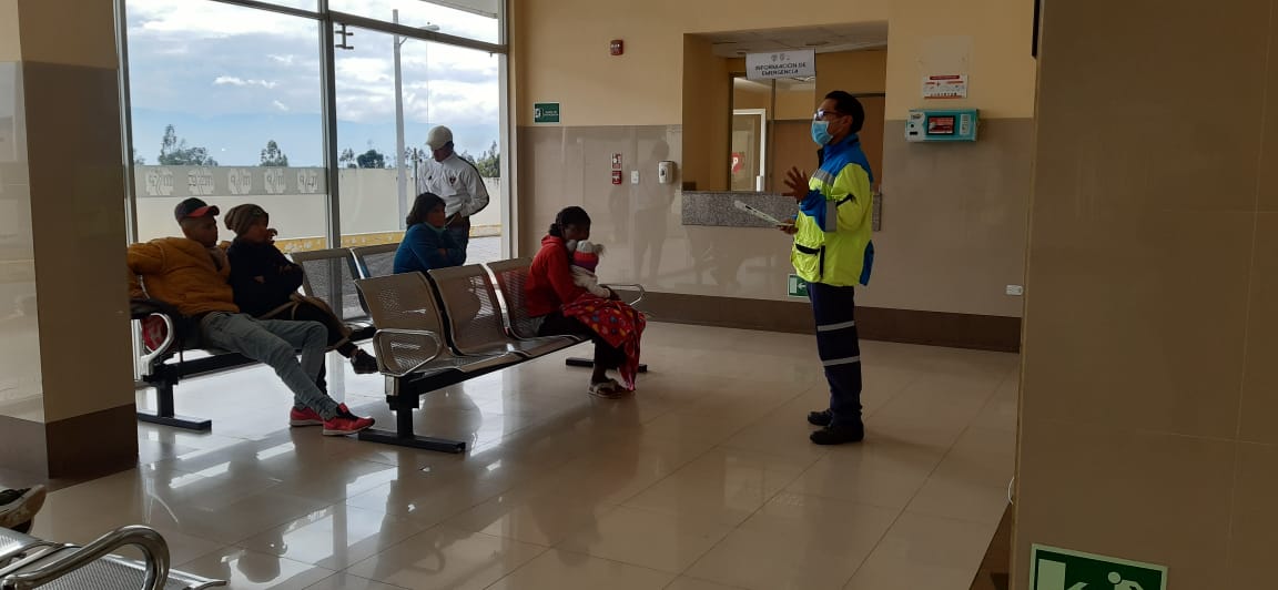 Salud_Napo's tweet photo. #PedroMoncayo | Centro de Salud Tabacundo brinda consejos de prevención y autocuidado para prevenir influenza y coronavirus a usuarios que asisten a salas de emergencia #SaludParaTodos #Coronavirus https://t.co/BLMc3qq2LR