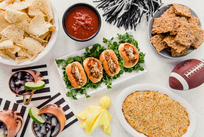 CelebrateAtHome's tweet photo. Get your party food buffet ready for this Sunday's Big Game! I'm sharing EASY recipes and food ideas that will satisfy all your guests #ad @ragusauce @latejulyorganic @BabbleBoxxTeam #BigGameEatsBBxx 

https://t.co/ygJBMfWy3p https://t.co/7UWVhTkaFd