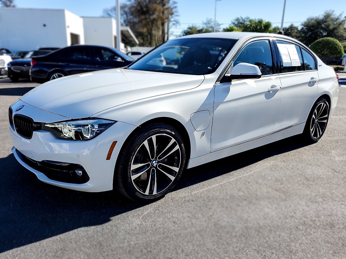 FieldsBMWWP's tweet photo. Our #CertifiedPreOwned #BMWofTheWeek is this crisp & clean, Alpine White 2018 #BMW #330e #iPerformance Plug-In #Hybrid (stock #WL10564). This Shadow Sport #3Series Hybrid has only 13K miles & comes well-equipped.
For more info call (407) 628-2100 or visit https://t.co/b9P4oPXqrt https://t.co/53BMMccFpW