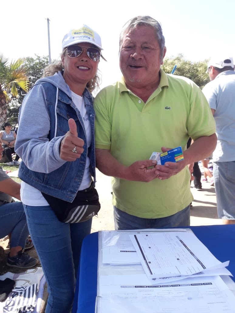didecomunivina's tweet photo. AHORA‼️ Equipo de Municipio en Tu Barrio en el sector de Gómez Carreño‼️ Súmate a #clubviveviña , obtén tu tarjeta  y disfruta los cientos de beneficios que #clubviveviña tiene para ti.  #ViñadelMar #chile #viña2020 
Lugar: Feria Caupolican y Feria 5to Sector, Gómez Carreño https://t.co/4AcN5iJHnq