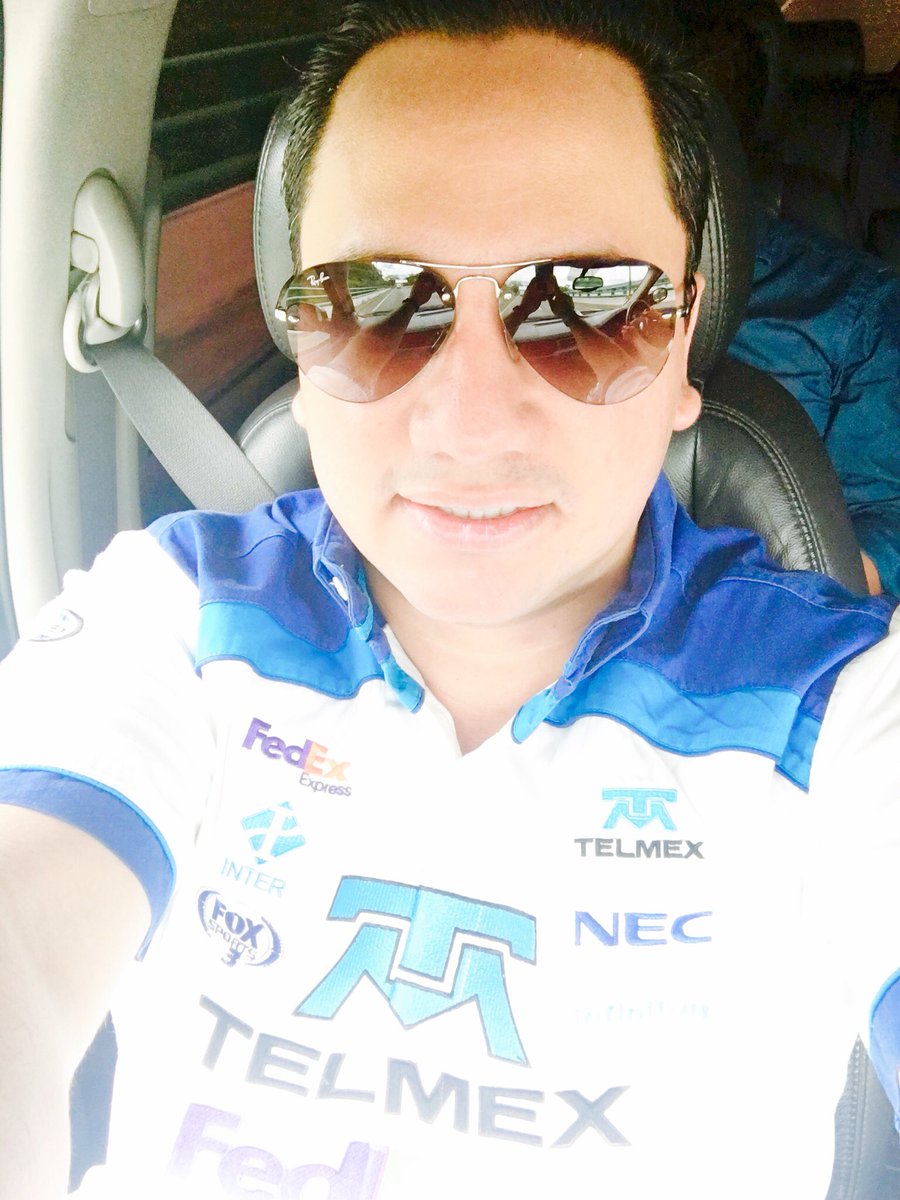 Mi vicio es ser feliz , aprendiendo todos los días como........ hacer feliz a las personas que amo y quiero