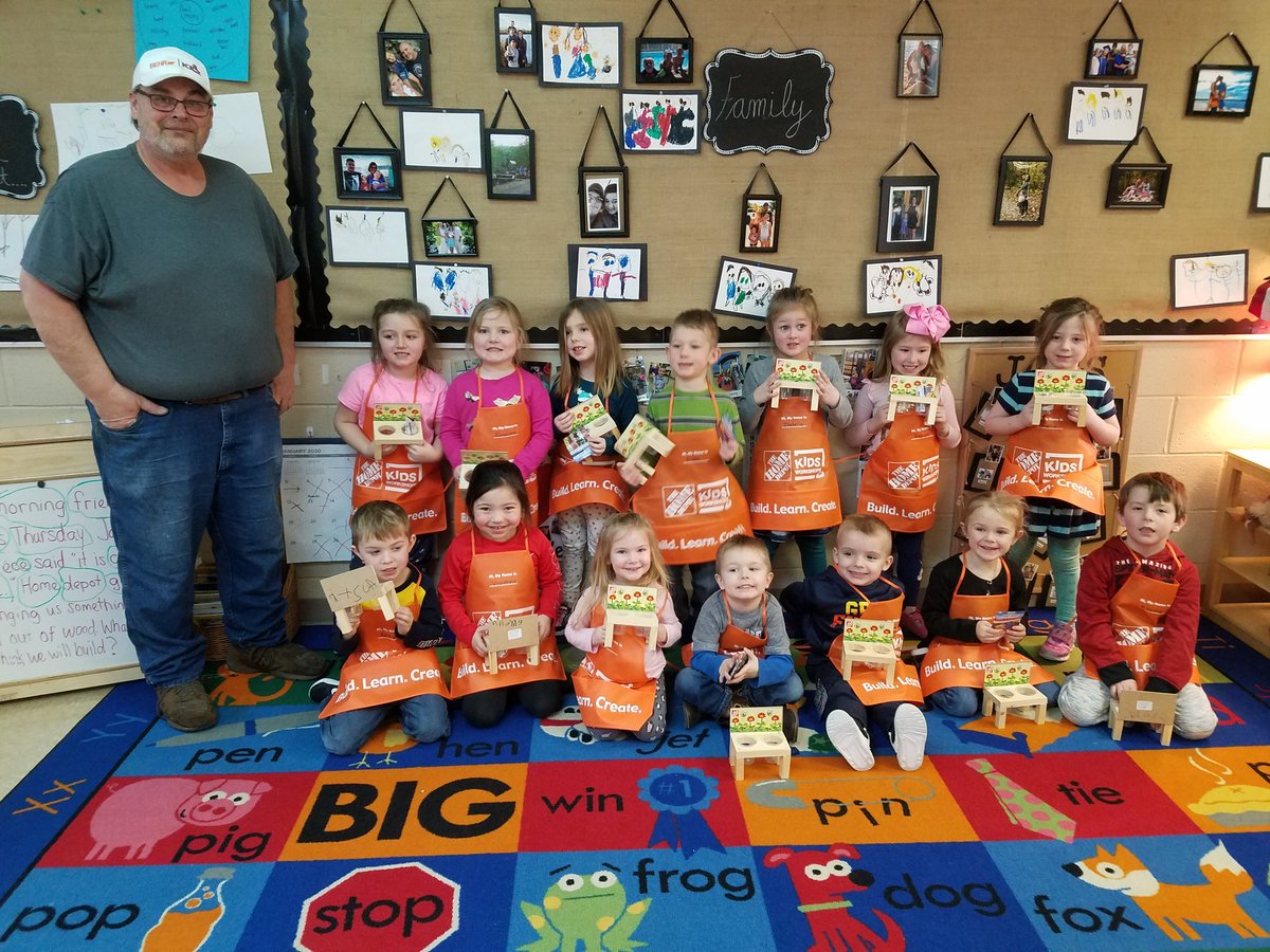 DetzlerSteve's tweet photo. CLASS #2  KIDS WORKSHOP BUILDING PLANTERS , PAINTING AND PLANTING FLOWERS TODAY  THANKS TO HOME DEPOT 2747 , ITS ALL ABOUT KIDS AND GIVING BACK TO THE COMMUNITY https://t.co/tDu2KDETCY