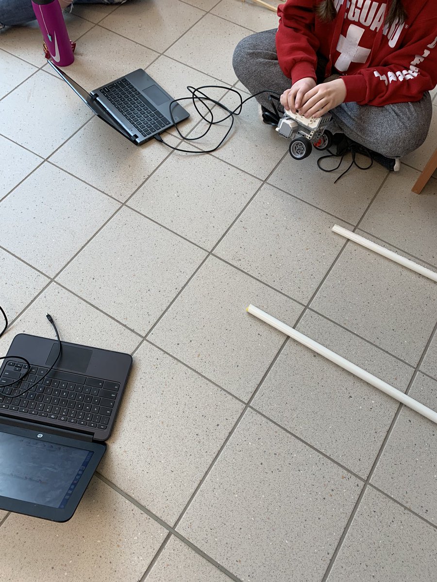 northridge_p's tweet photo. Grade 8s @northridge_p incorporating LEGO Mindstorms, Spheros, and Scratch coding into Science. #TVDSB https://t.co/jKMiacJ9X3