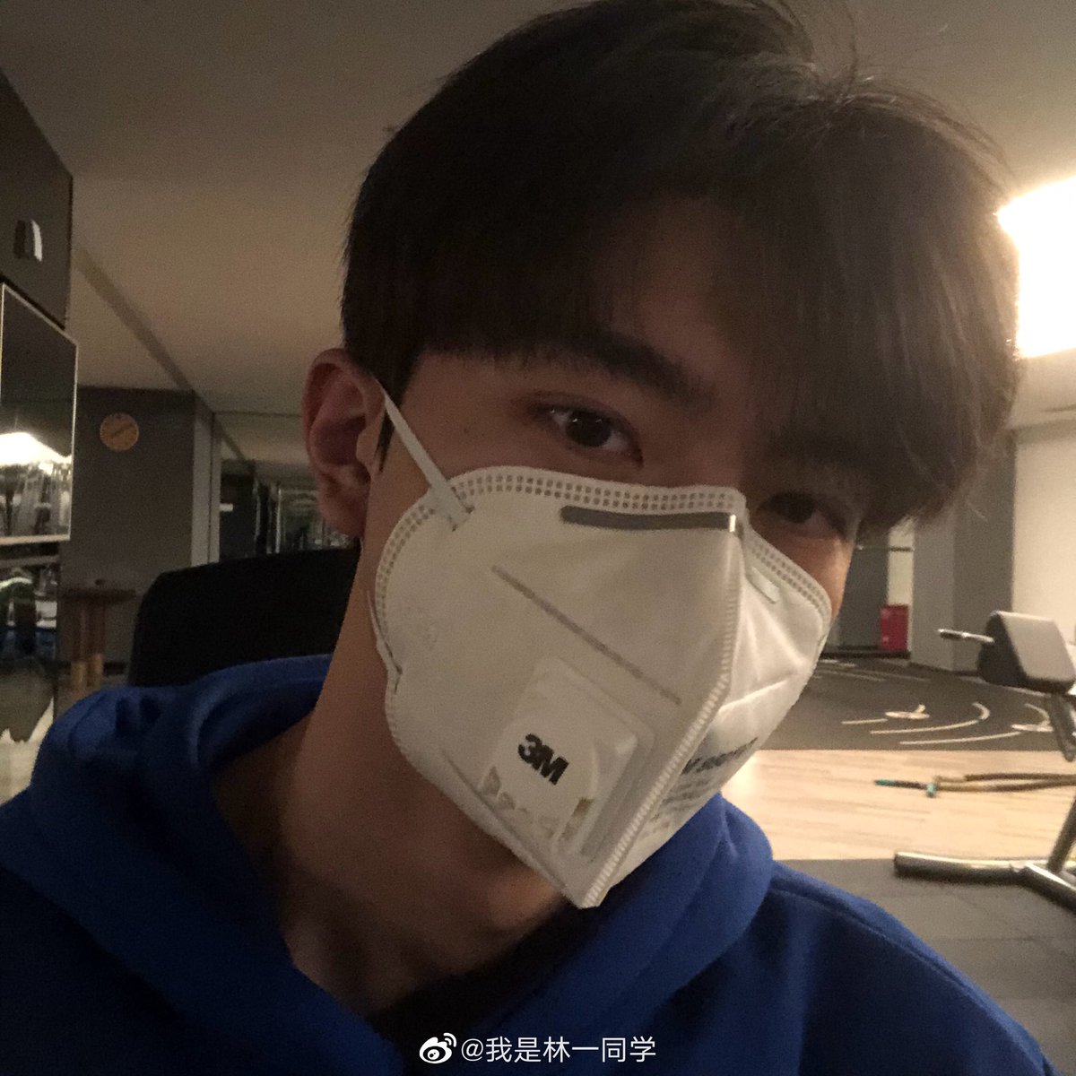 린이 미모가 부적이지 악귀 싹 물러가고 바이러스도 꼼짝 못하고...🧧

戴好口罩，从我做起！今天你戴口罩了么？[加油]
마스크 잘 쓰고, 나부터 시작하기! 오늘 마스크 꼈나요? [파이팅] 😷😷😷

#林一