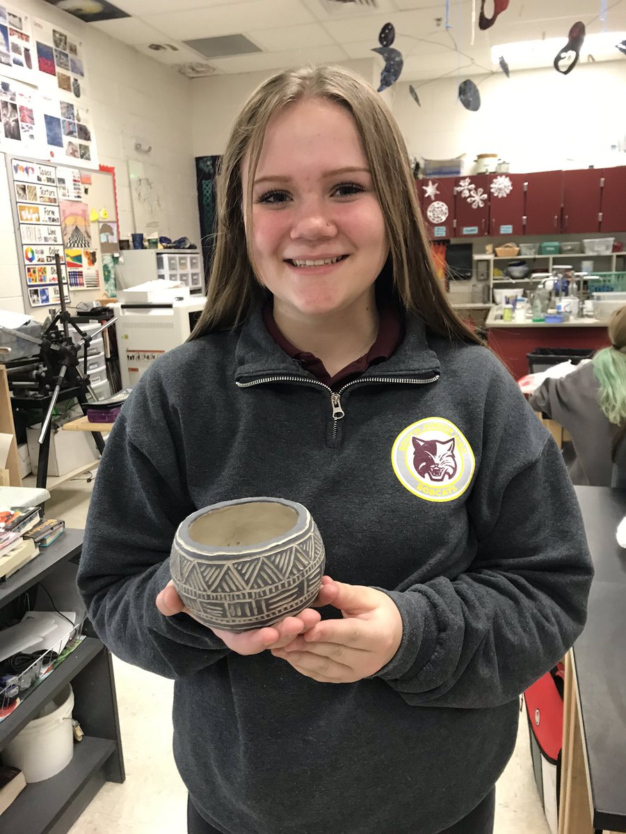 teachrad_art's tweet photo. Finishing up our sgraffito pinch pots in Art 1 https://t.co/kyGHvU06ec