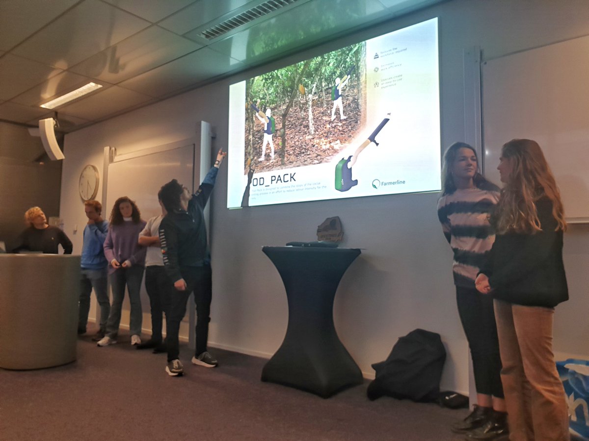 tudelftglobal's tweet photo. How to optimize the #distribution between farmers in #Kumasi, #Ghana? These @tudelftTBM bachelor students found several solutions for the #LocalCommunities to potentially use in this process of optimization. #entrepreneurship https://t.co/Bl7pG2mT50
