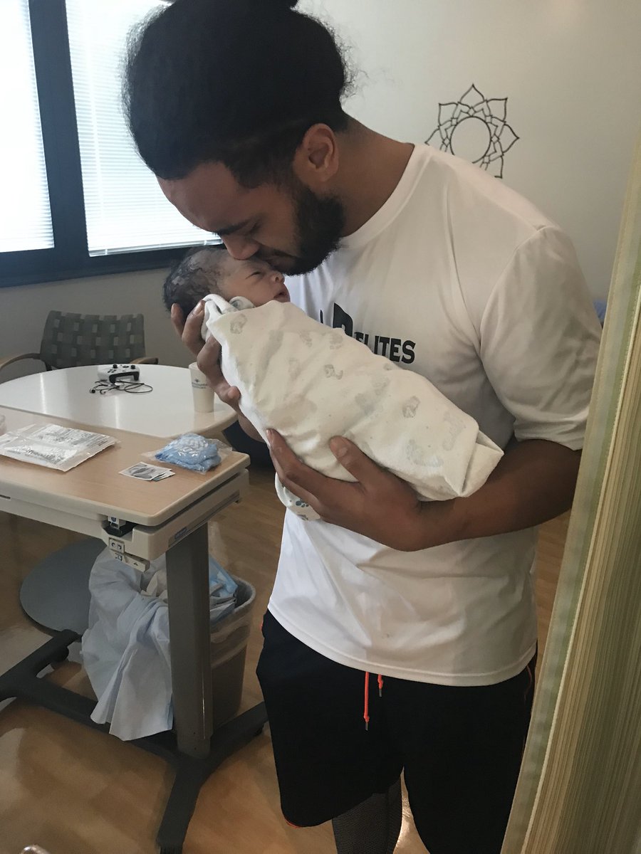 Vailolo104's tweet photo. MY FAVORITE #GirlDad !!🥰..OUR DAUGHTER ABSOLUTELY ADORES HER DAD..I LOVE THEIR RELATIONSHIP!!..THANK HEAVENS IM CARRYING A SON SO IM NOT LEFT OUT ANYMORE.😅😂 #MakaylaAotea 👑 https://t.co/qjJIlFnRCz