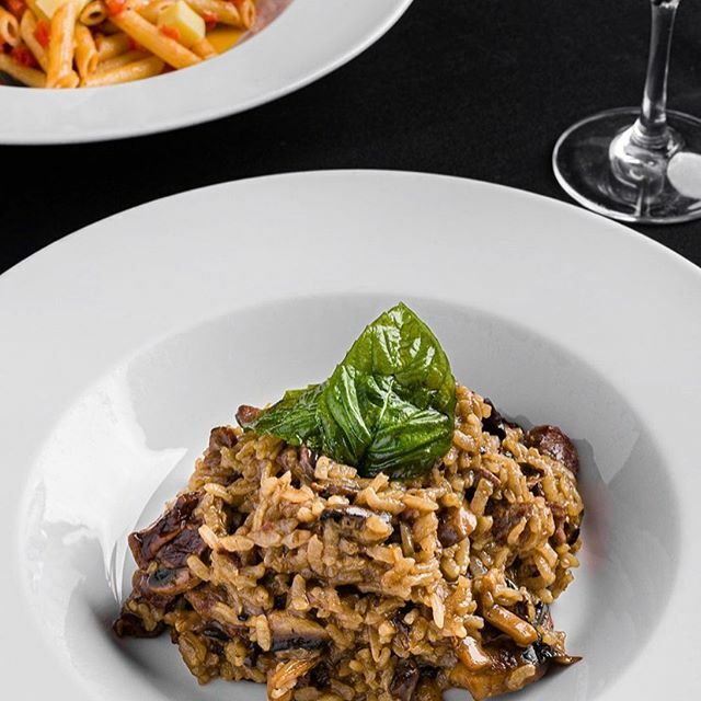 LaGirolata's tweet photo. En @lagirolata , Buen vino,buena comida al lado de buenos amigos! .
.
.
.
.
#lagirolata
#restaurantesbarranquilla 
#restaurantescartagena 
#cartagenadeindias 
#pastas 
#drink 
#vino
#barranquilla
#carnaval2020 https://t.co/jIhgZaJiSe https://t.co/FZHA7TsVpn