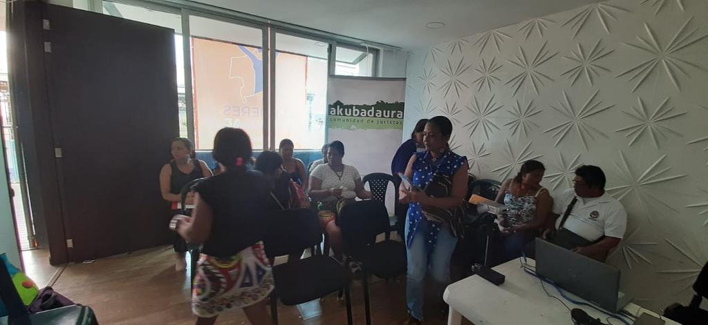 CJAkubadaura's tweet photo. #Colombia
#ProgramaDepartamental #MujeresIndígenasChocó
#MesaIndígenaChocó
Continuamos en el taller de formación para la defensa del territorio.@ONIC_Colombia @BrujulaCom @ONUMujeresCol @AsociacionOrewa @CNTI_Indigena https://t.co/H0oPn7oC0V