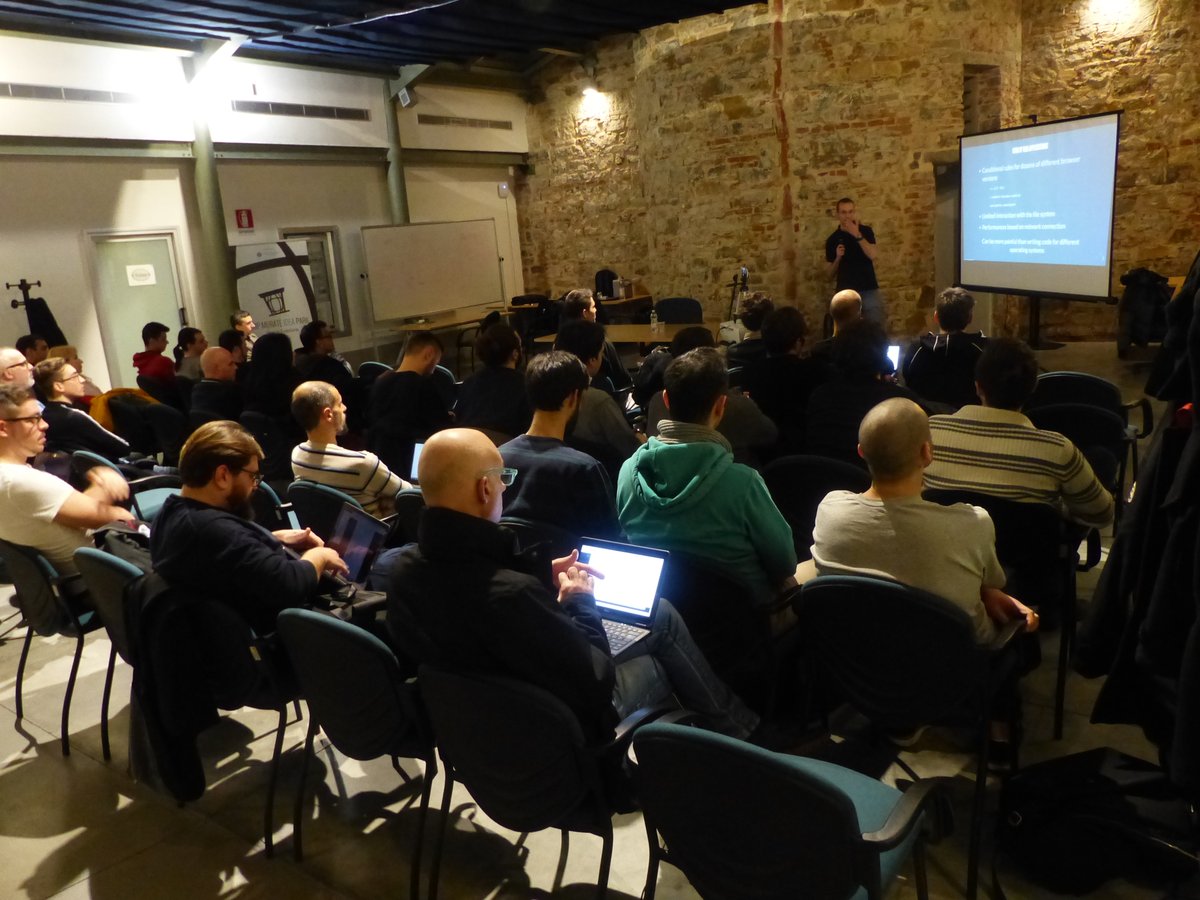 CommitSoftware's tweet image. Martedì sera, insieme a @DennyBiasiolli, abbiamo scoperto le varie funzionalità di #Electron durante il nostro ultimo evento di #CommitUniversity. 🔥
Tante novità e dimostrazioni pratiche di come poter creare delle applicazioni desktop con questa tecnologia!