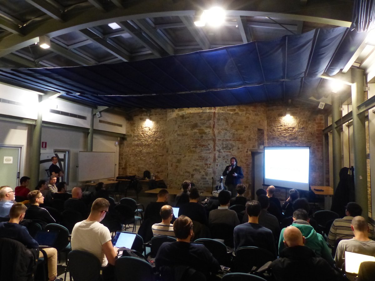 CommitSoftware's tweet image. Martedì sera, insieme a @DennyBiasiolli, abbiamo scoperto le varie funzionalità di #Electron durante il nostro ultimo evento di #CommitUniversity. 🔥
Tante novità e dimostrazioni pratiche di come poter creare delle applicazioni desktop con questa tecnologia!
