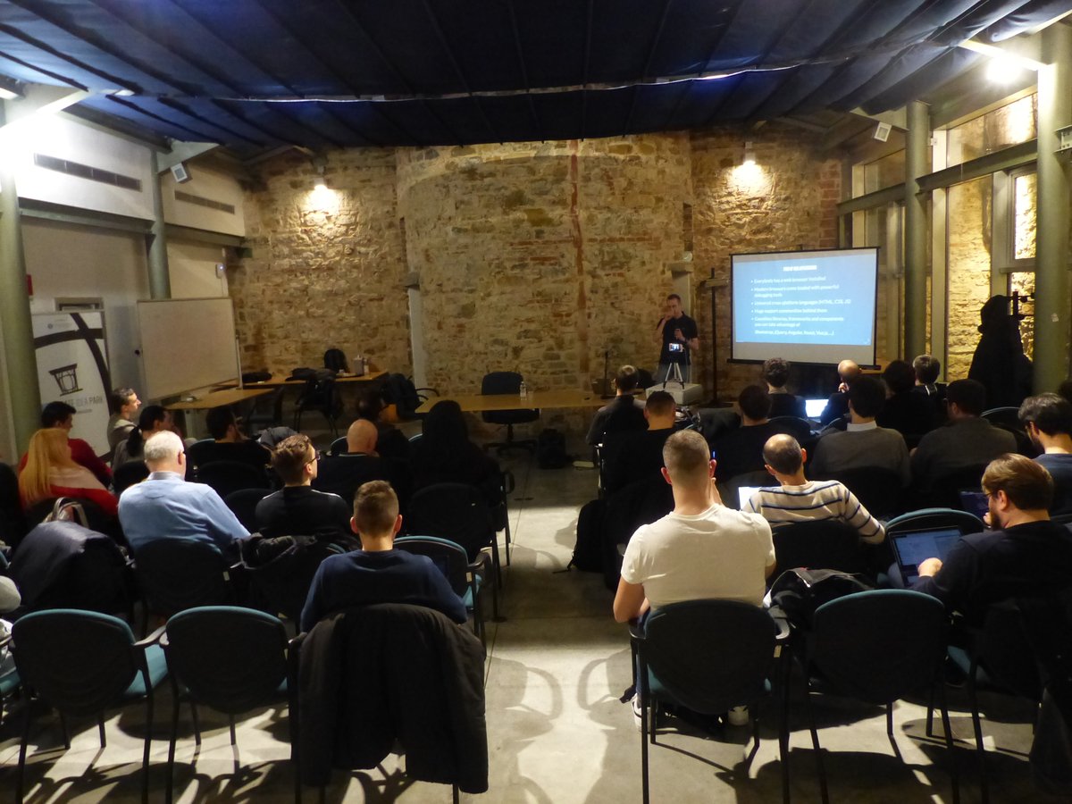 CommitSoftware's tweet image. Martedì sera, insieme a @DennyBiasiolli, abbiamo scoperto le varie funzionalità di #Electron durante il nostro ultimo evento di #CommitUniversity. 🔥
Tante novità e dimostrazioni pratiche di come poter creare delle applicazioni desktop con questa tecnologia!