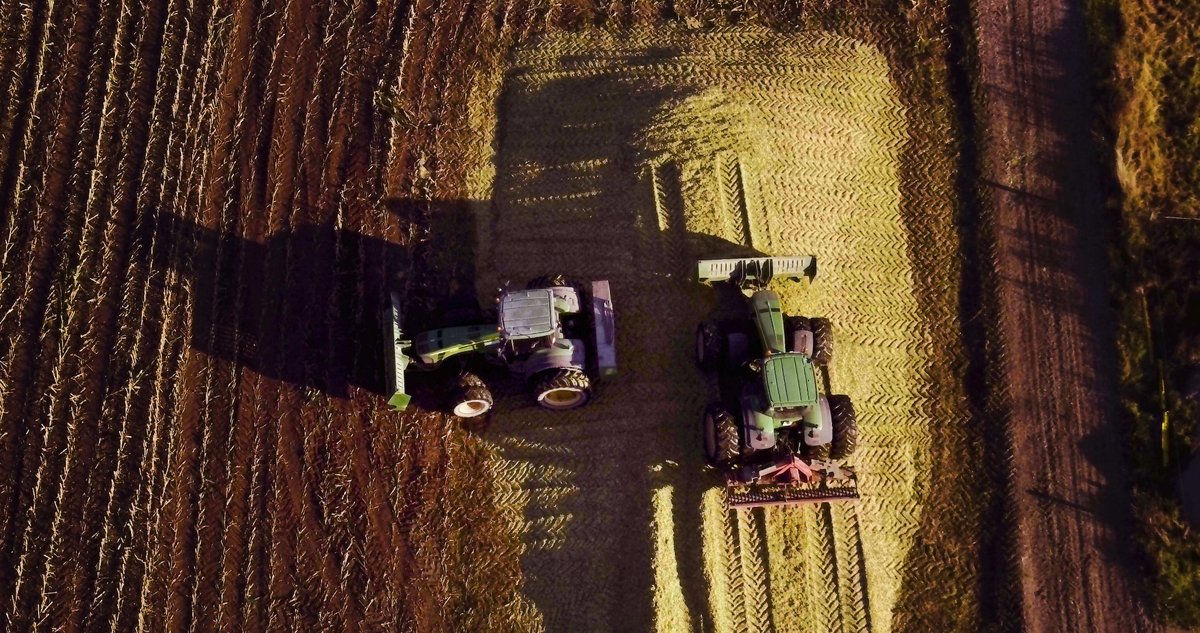 #JohnDeere ’s service #vehicles are now 120 kg lighter thanks to a new LPS #batterysystem. claytonpower.com/hot/2019/john-…