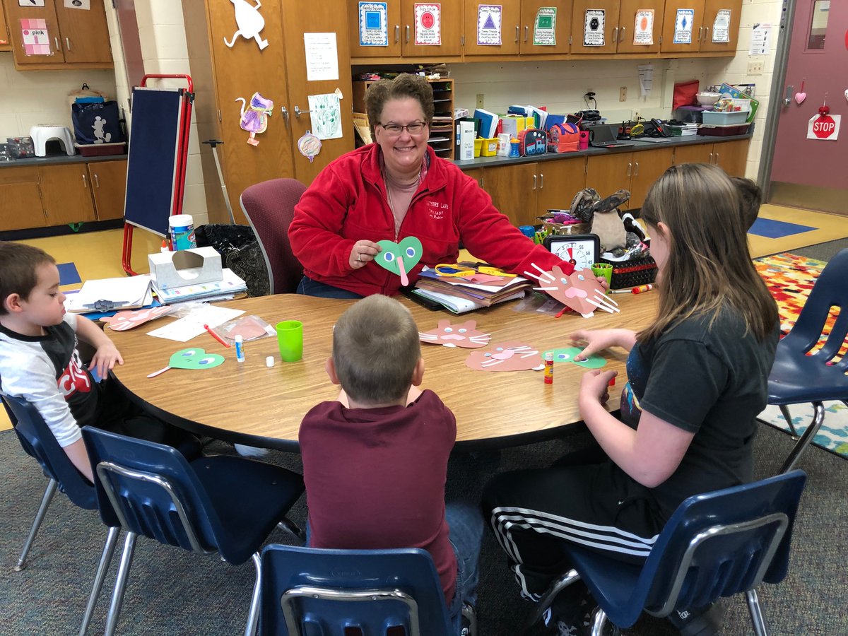 ResourceRedding's tweet photo. We have been reading “School Days According to Humphrey”, as our One Book One School Project. This happened today,.....🐸🐹❤️ https://t.co/XR6nb5BoF7