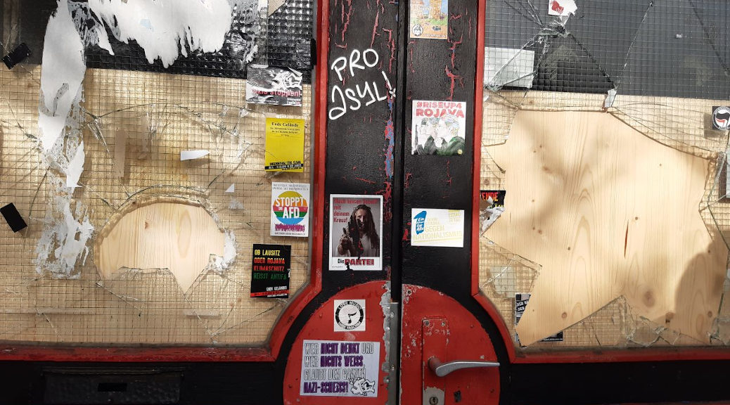 Eingeschlagene Scheibe am Jugendzentrum Tonne in Wangen.