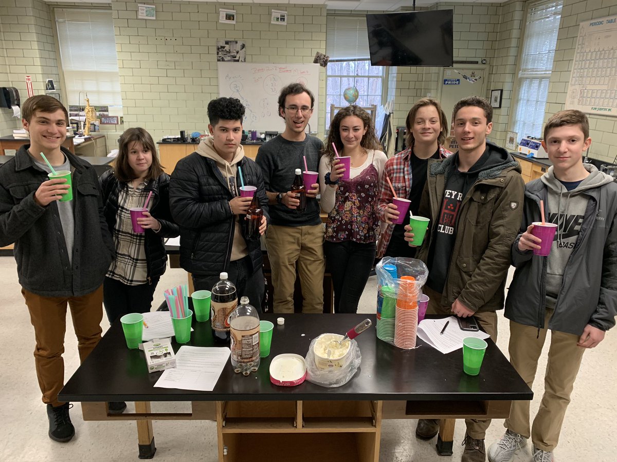 H Bio showing off the results of our tasty fermentation lab - HOMEMADE ROOT BEER! Celebratory floats of course! <a href="/HarveySchoolNY/">The Harvey School</a> #HarveyPRIDE