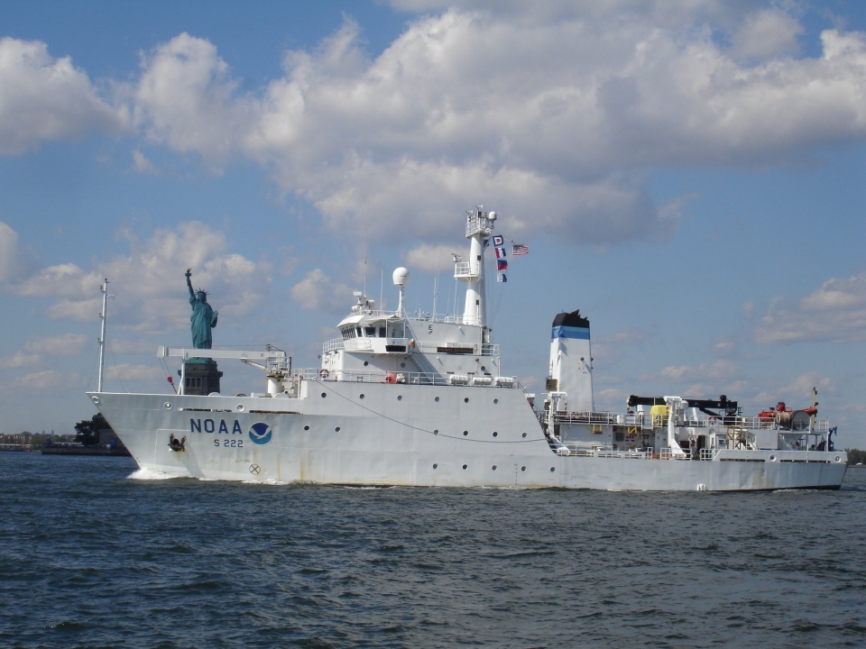 Image of NOAA Ship Thomas Jefferson in front of the Statue of Liberty.