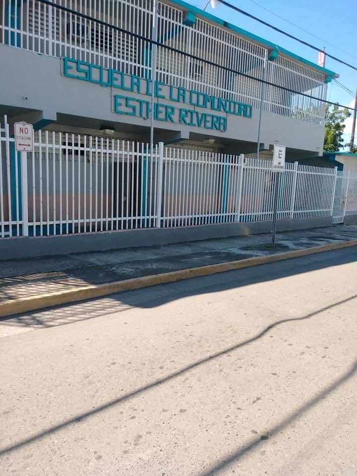 QuestellQuique's tweet photo. Preocupados por la educación de nuestros niños, tomamos la iniciativa de acondicionar la Escuela Esther Rivera en el Barrio Paso Seco. Solicitamos a @EDUCACIONPR que la inspeccione para reubicar a nuestros estudiantes allí lo antes posible. https://t.co/9z1NwDso0n