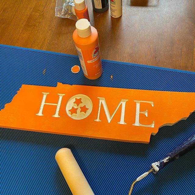 RatchetStudioFX's tweet photo. Early morning painting is always fun for me. It is better than a cup of coffee! #diy #maker #cnc #madeintennessee #madeinthesouth #bigorange #vols #home #makersgonnamake #woodworking https://t.co/v5QIqb1l55