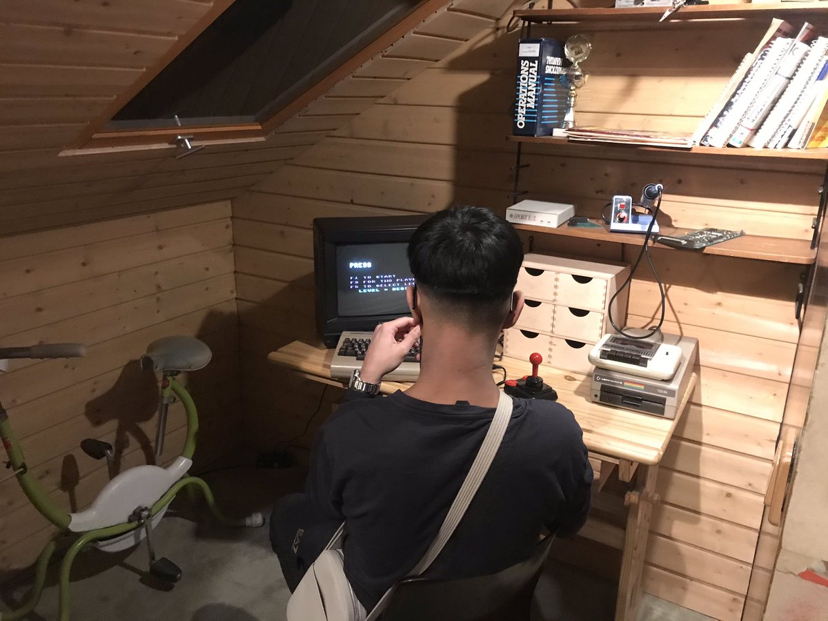OSFC_CompSci's tweet image. Well our last night in Berlin. Today our Computer Science and IT students went to the Computerspiele museum for a look at where we have come through history to get our games consoles of the future. The students also visited the Brandenburg Gate 🇩🇪