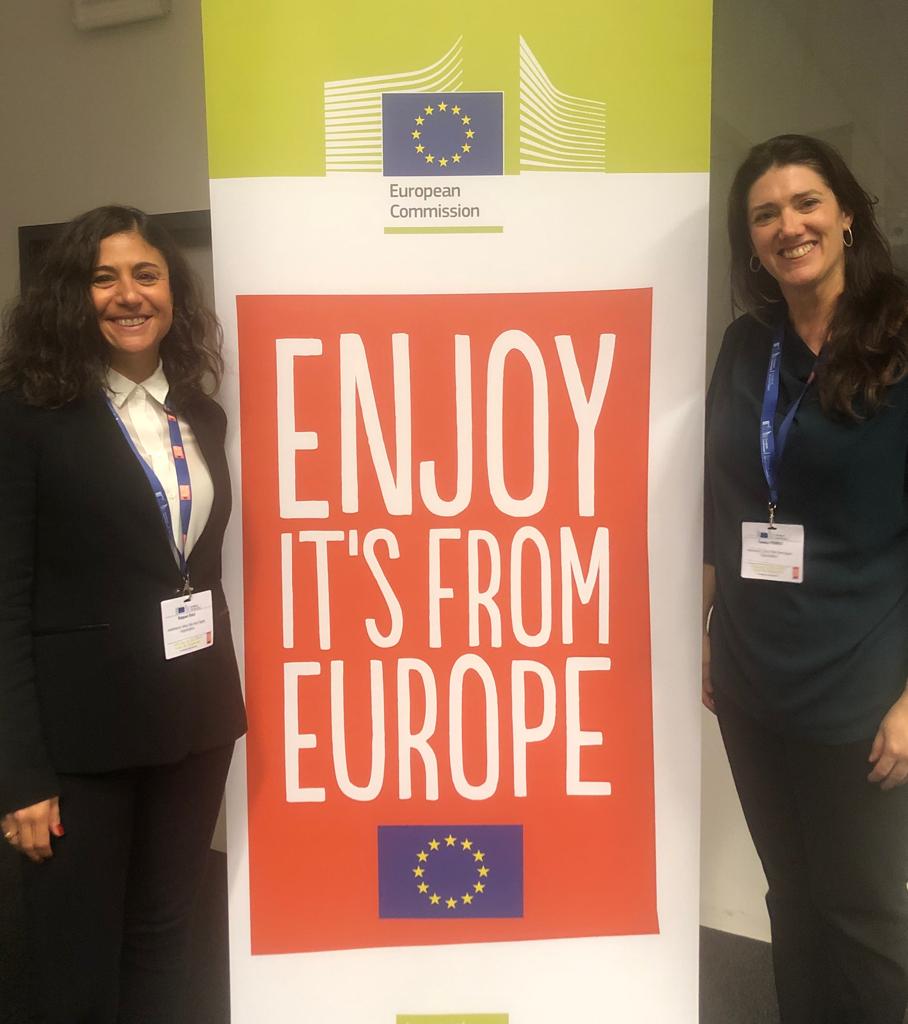 Tactics_Europe's tweet photo. Teresa Pérez de @AceitesOlivaES destaca ante #CHAFEA y @ComisionEuropea : "Somos la primera organización que ha conseguido desarrollar con éxito tres programas simples bajo estrategia global a nivel mundial #oliveoilworldtour #makeatastierworld #infoday2020 #EUAgriPromo @EUAgri https://t.co/VYjJBN6WWc