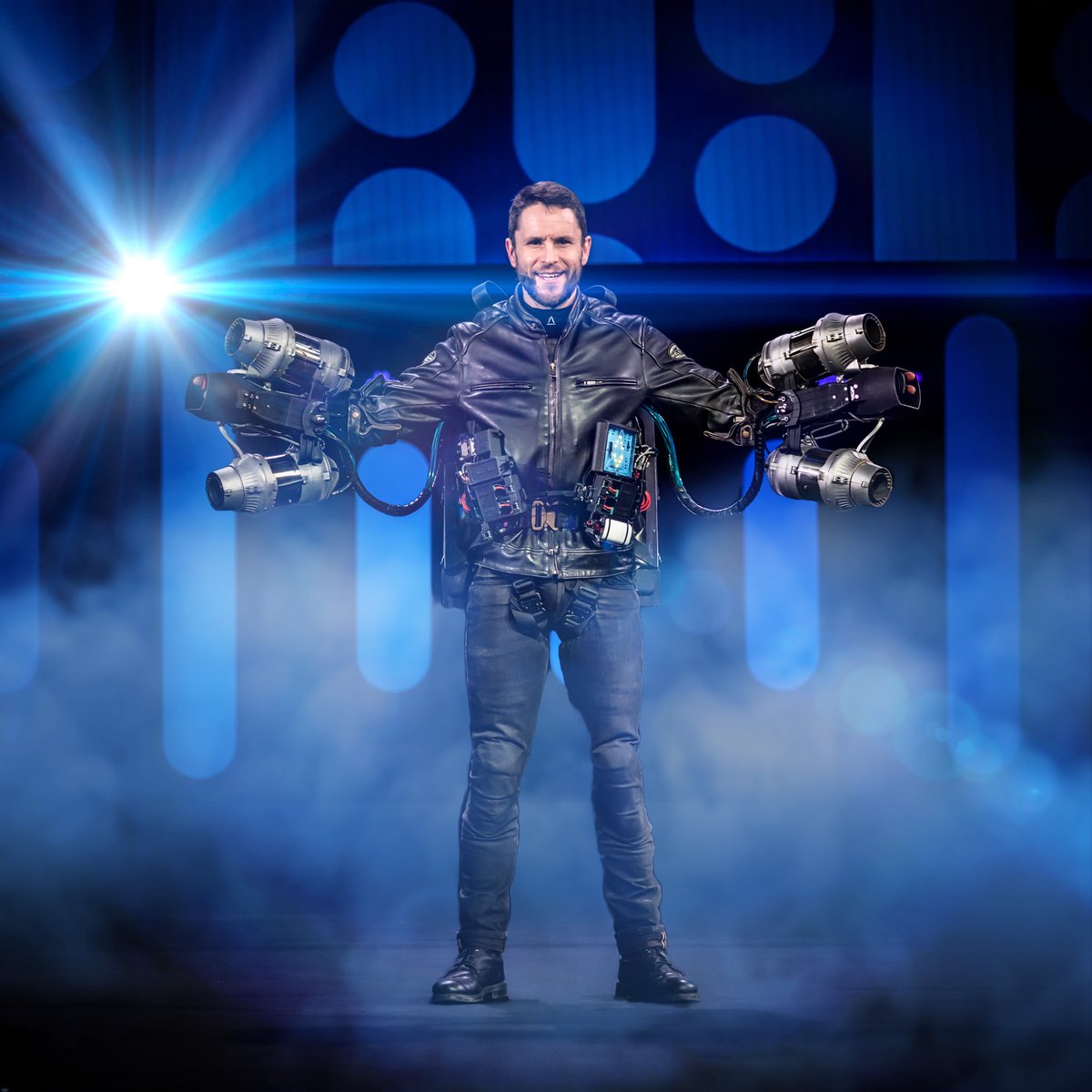 As entrances go this might top them all. @richardmbrowning having just flown onto the stage in front of 1000’s at @ciscoliveeurope in Barcelona #CLEUR
@jettisam @takeongravity #takeongravity
#humanflight #jetsuit #richardbrowning #inspire #eventphotography #niceentrance