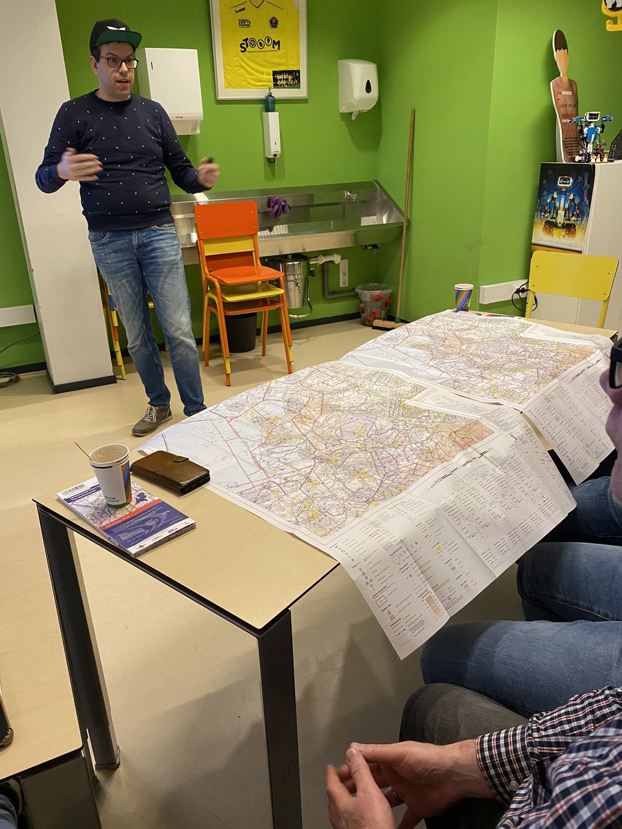 HHStadion's tweet photo. ROC-light voorbereidingen op pilot drone in het onderwijs. Docenten @hethooghuis volgen training #droneclass https://t.co/lCR0xX8lYL