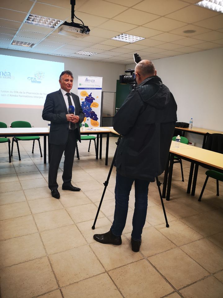 AlmeaFormations's tweet photo. Conférence cet après-midi pour annoncer à la presse le projet de fusion du CFA de la Pharmacie de Troyes au sein d'Alméa 10 #alternance #apprentissage #formations https://t.co/tO1wojgabS