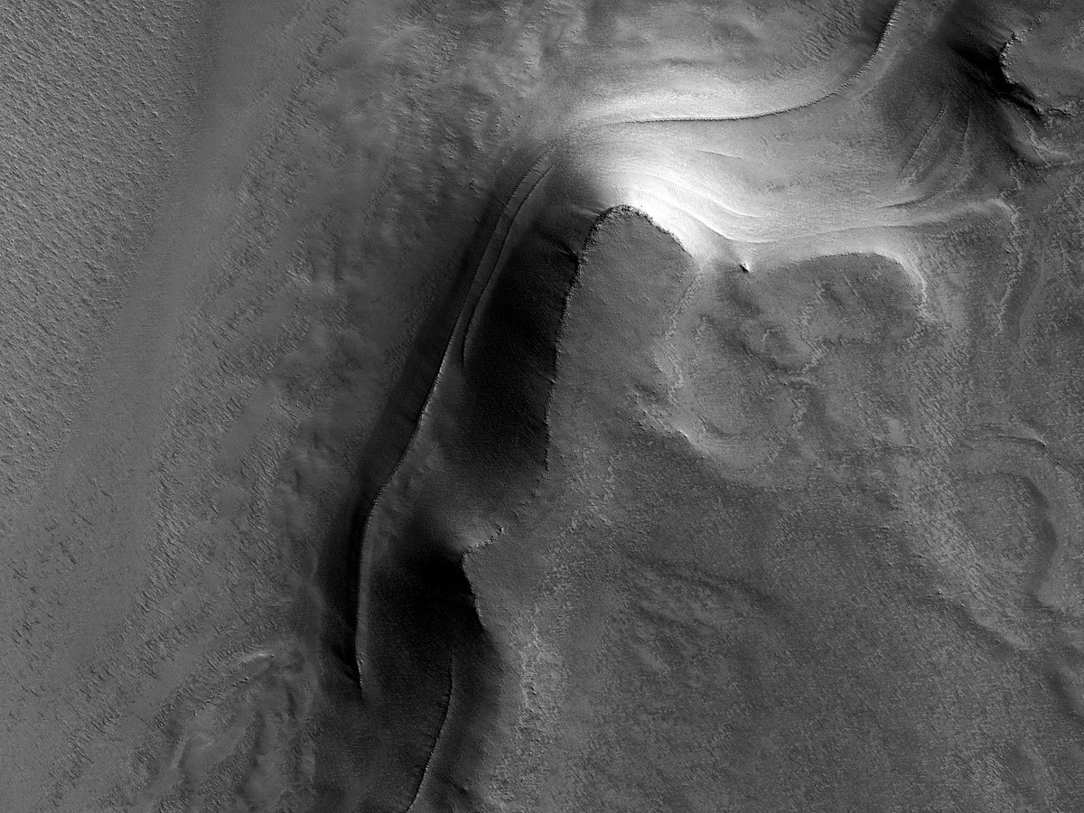 Crètes en région polaire septentrionale (NASA/UArizona)