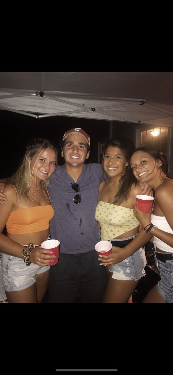 kaylazdanowicz1's tweet photo. @kyle_beller2 HAPPY BIRTHDAY BELLER miss u so so much u crack head. hope to see u soon make it the best one yet love you🥺🥺❤️❤️ https://t.co/GuATmvBpKJ